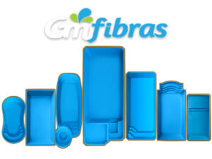 Linha de Piscinas da Marca GM Fibras - são 7 piscinas em pé em uma foto.